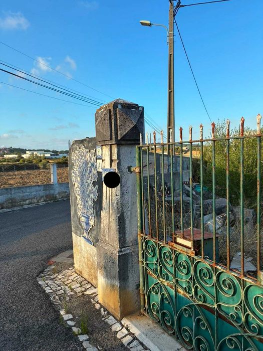 Pilares Antigos em Pedra + Painel de Azulejos Portugueses | Entrada de Quinta