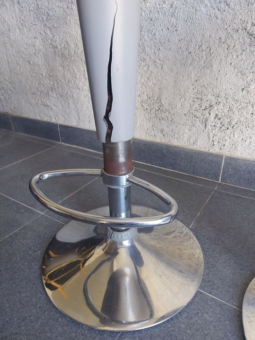 4 bancos de bar cinzentos