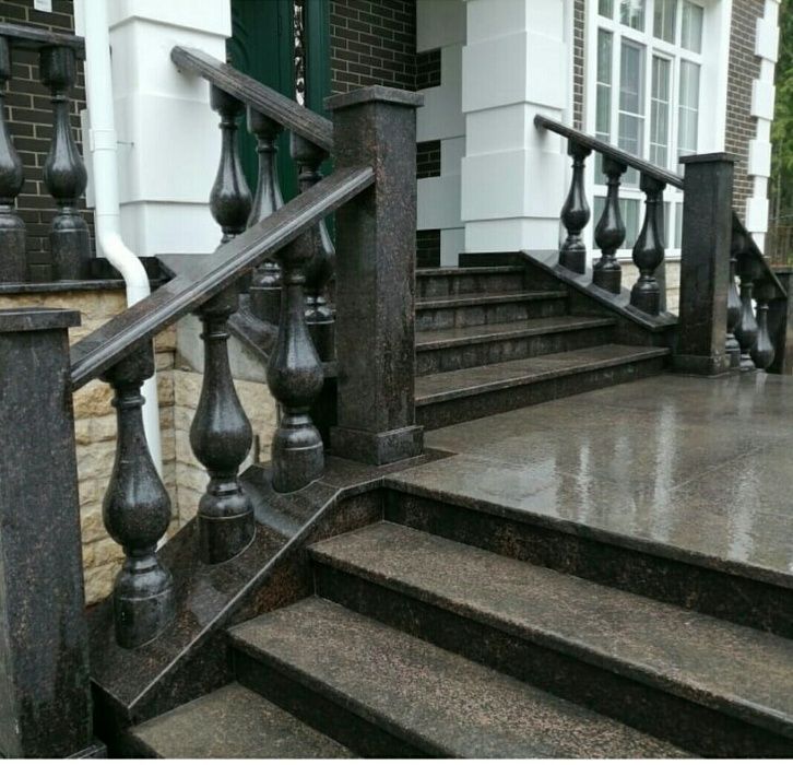 Сходи з граніту та мармуру.