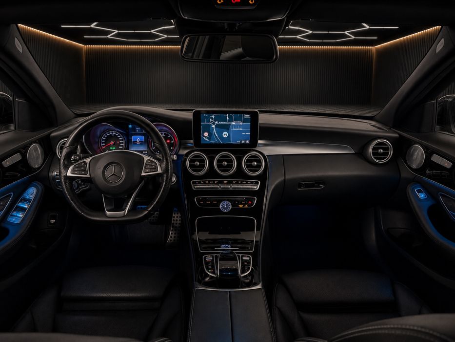 Mercedes-Benz C250d AMG Pack Night (329€ mes)