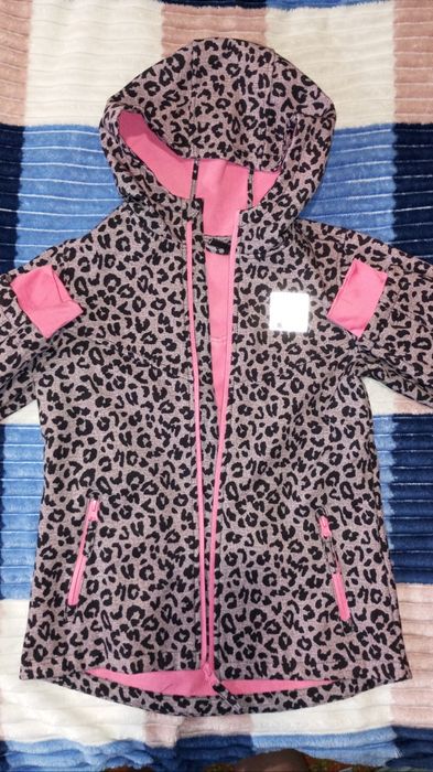 Легенька куртка на дівчинку