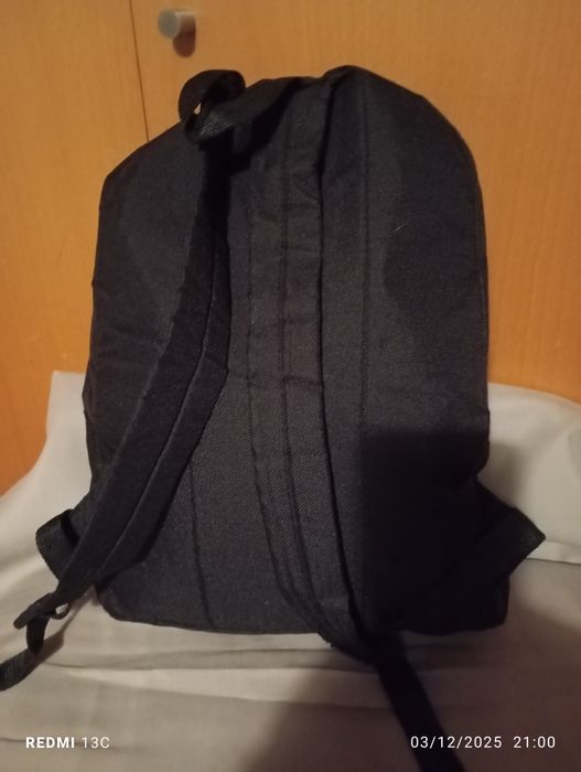 Mochila básica preta