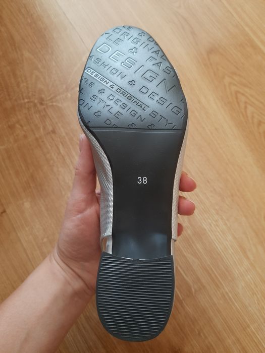Sandały damskie typu slingback z odkrytą piętą