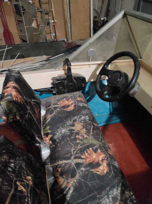 Катер Крим із двигуном Меркурій 25