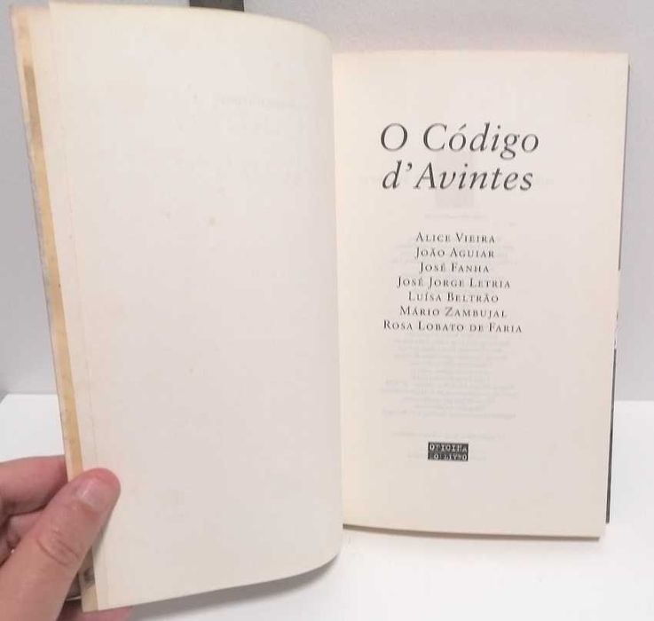O Código D'Avintes (vários autores)