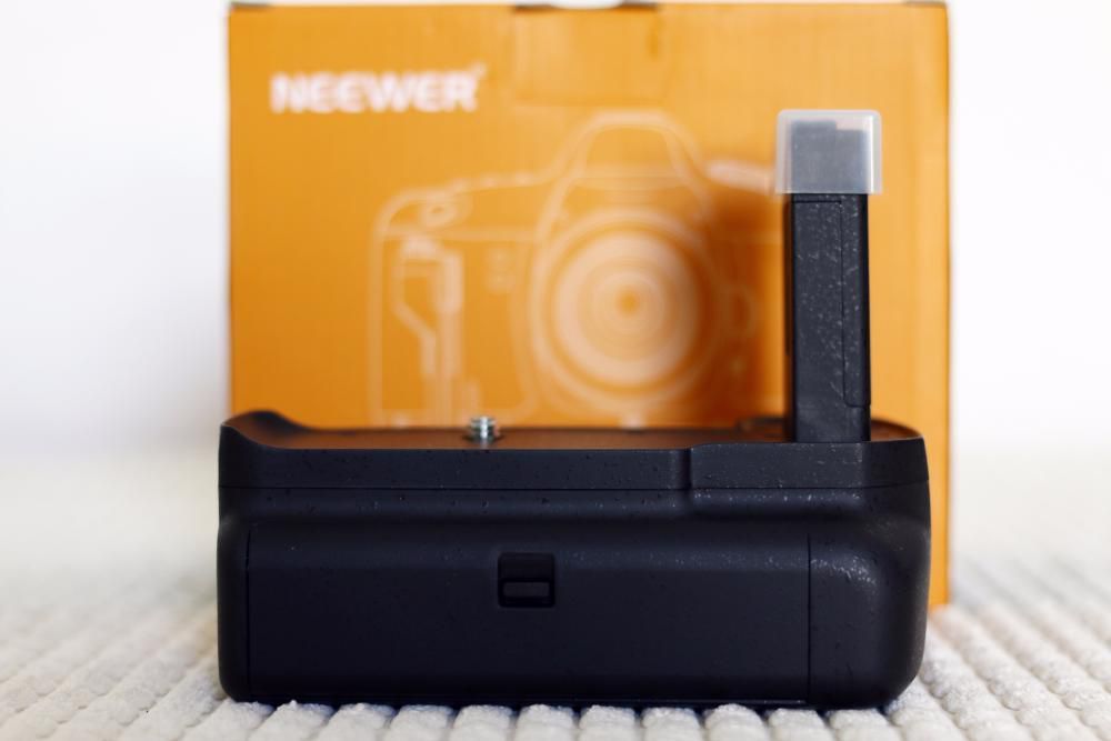 Nikon Grip for D3100, D3200, D3300, D5500, D560064738211165443123