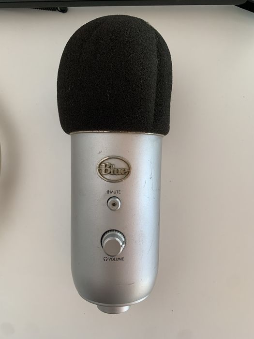 Blue Yeti USB + suporte aranha e braço