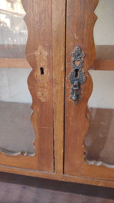Móvel Louceiro / Cristaleira Antiga em Madeira – Para Restauro / DIY