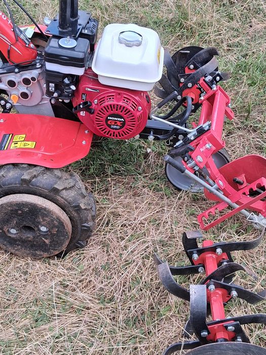 Moto enchada com motor honda, como nova.