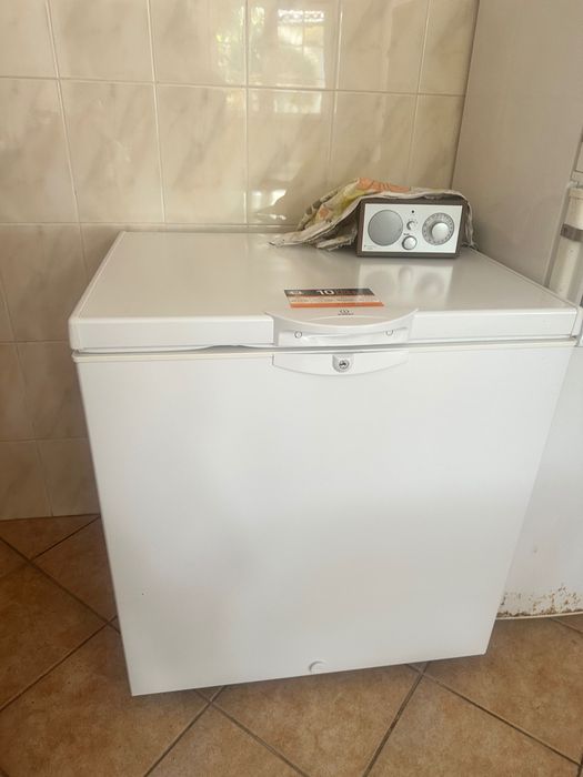 Arca frigorífica Indésit