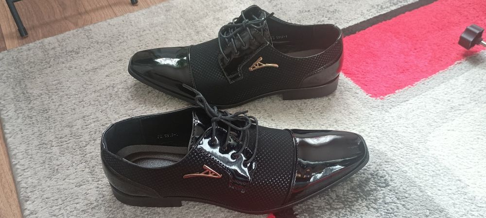 Tanio nowe eleganckie czarne półbuty