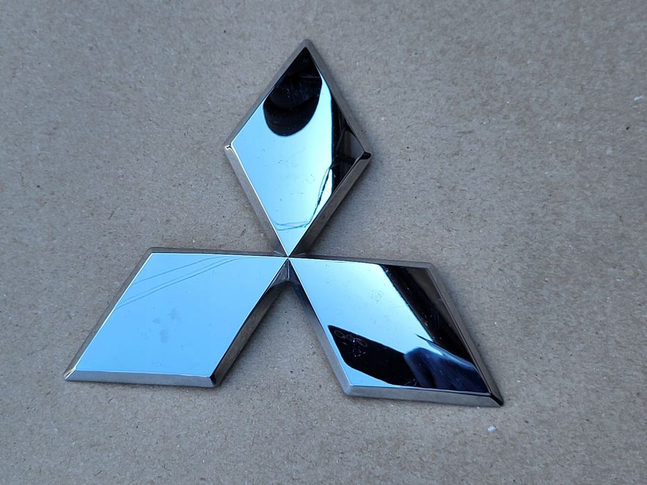 znaczek logo emblemat atrapy przód mitsubishi space star oe 7415a560 125 mm