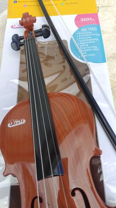 Violino de plástico para criança
