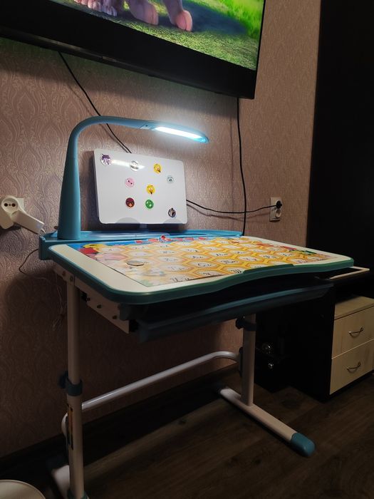 Парта дитяча з лампою