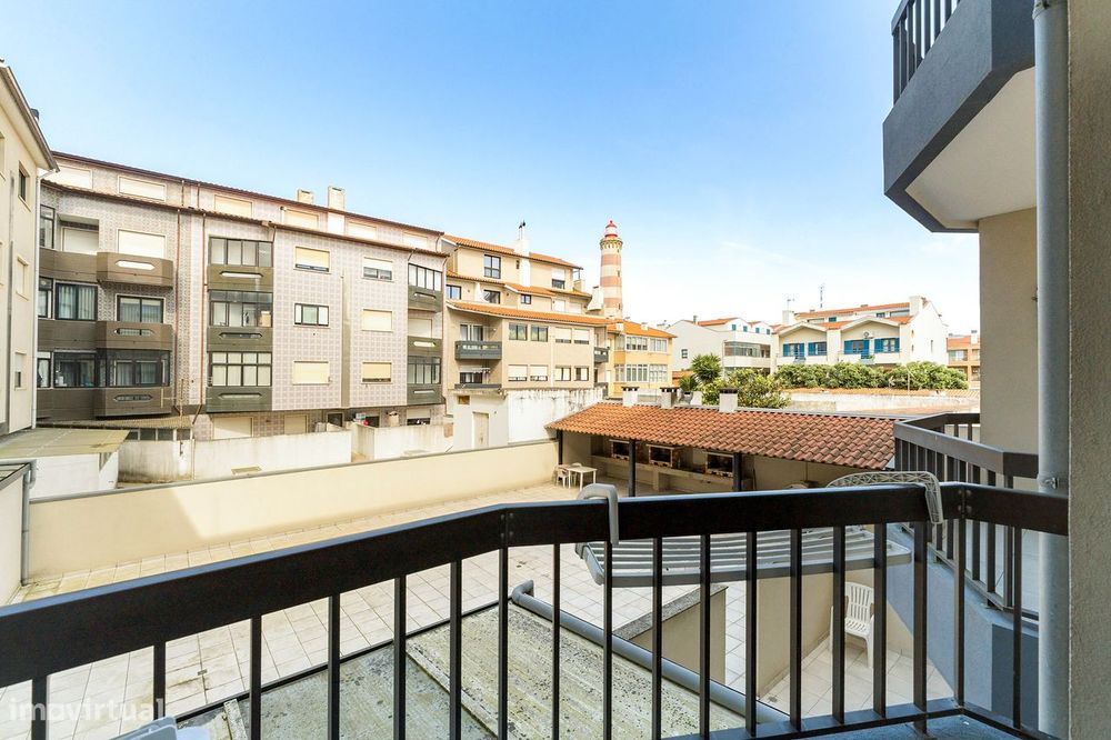 Apartamento T3 a 2 Minutos da Praia com Box Fechada e Churrasqueira em