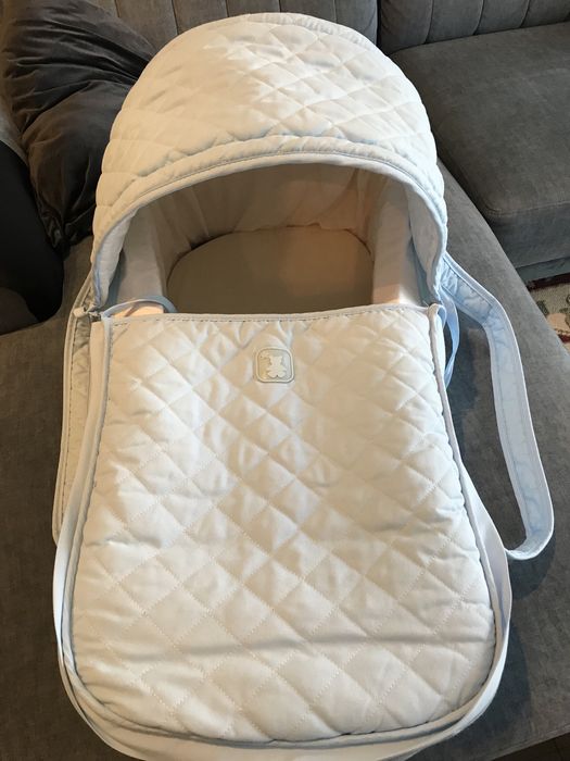 Alcofa Zippy em azul bebé