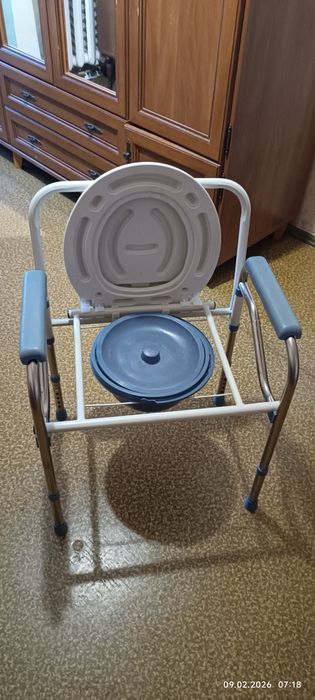 Стул туалет для инвалидов.