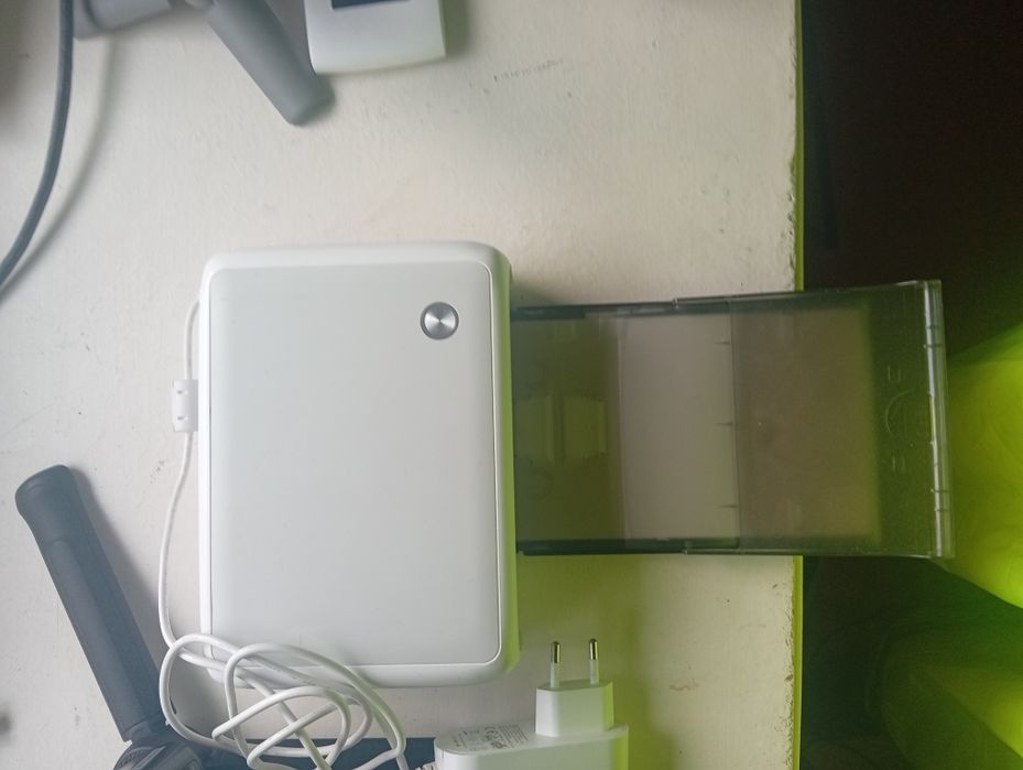 Enpresora de fotografia com papel e tinta  pronta a usar fonsiona com aplicação no telemóvel  ou tablet