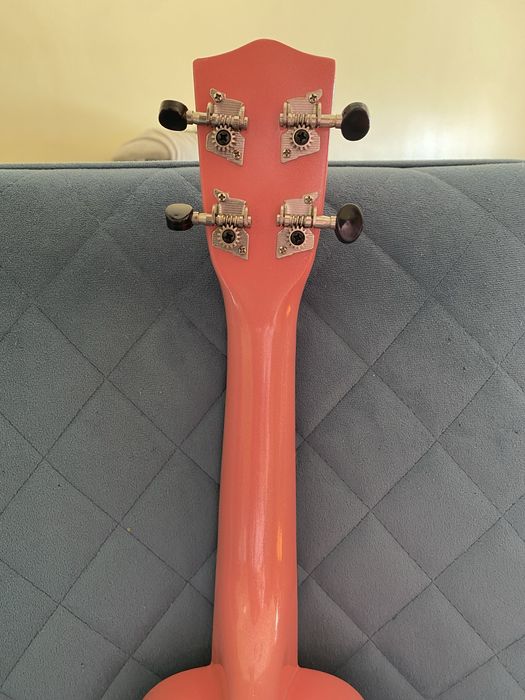 Ukulele Soprano Stagg + Bagg para carregar
