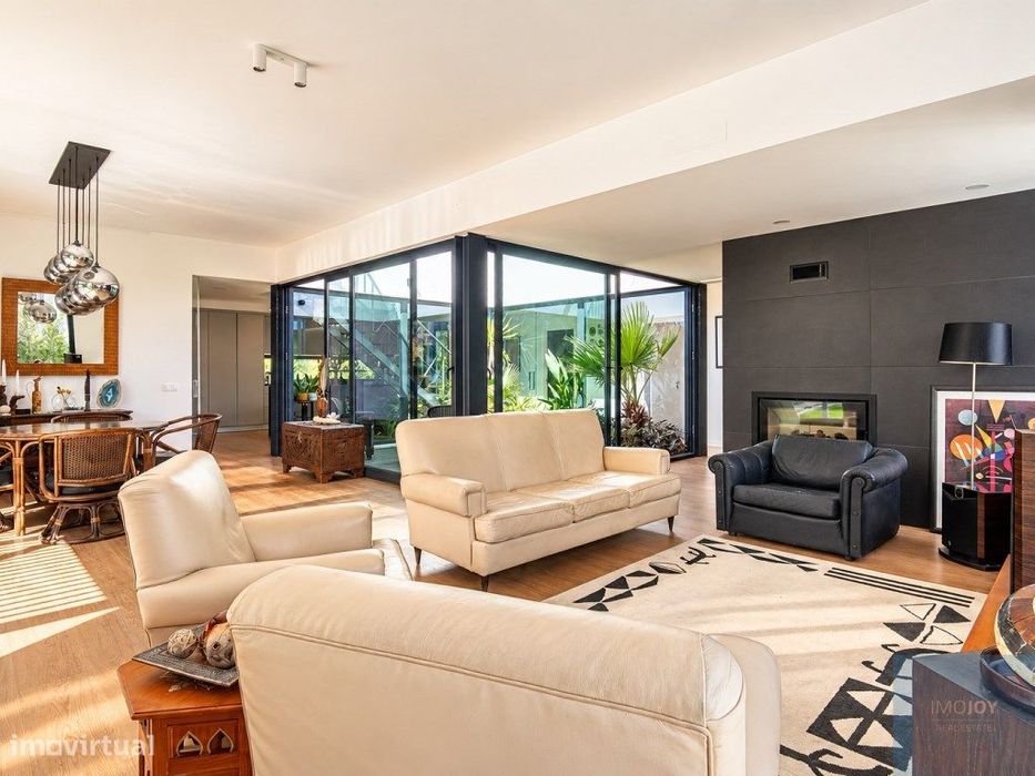 Moradia T4 com Jardim Interior em Manique