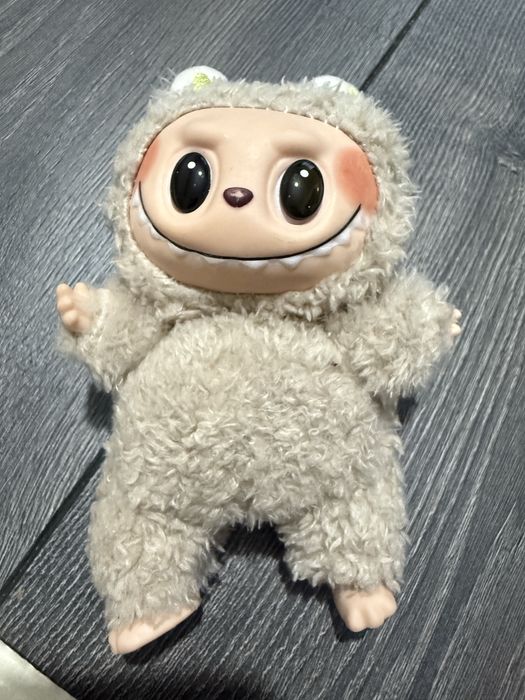 Лабубу,іграшка….