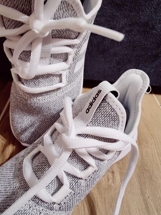 Жіночі кросівки adidas