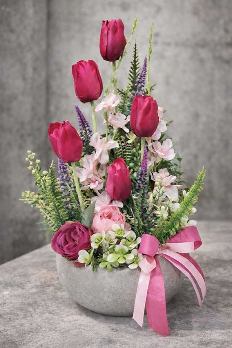 Wiosenna kompozycja kwiatowa stroik prezent W166