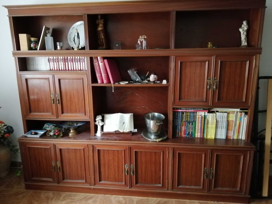 Móvel de Sala em madeira nobre.