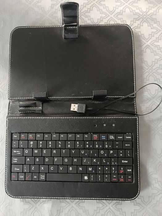 Etui na tablet 7" z klawiaturą i kablem usb