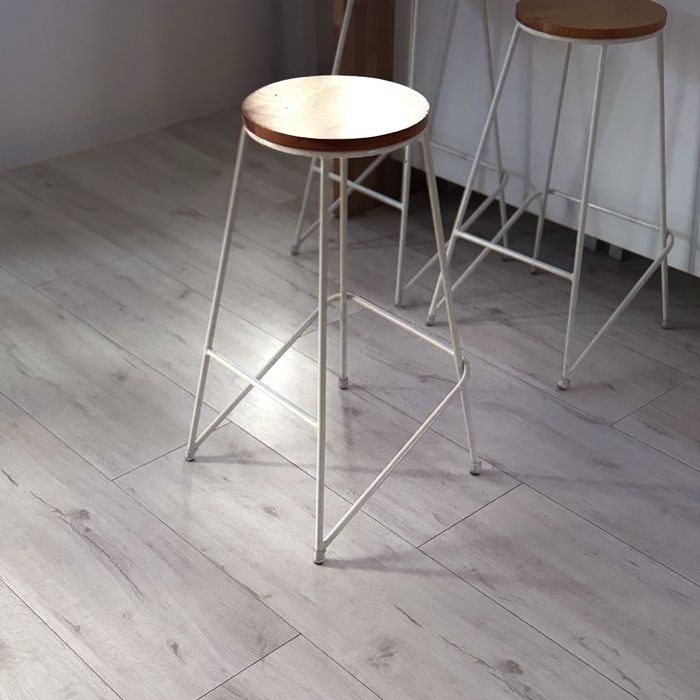 Komplet trzech hokerow / 3x hoker / loft / stal / biale / drewniane