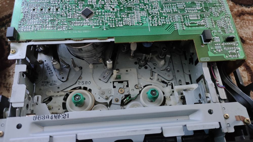 Продам Sony SLV - P52