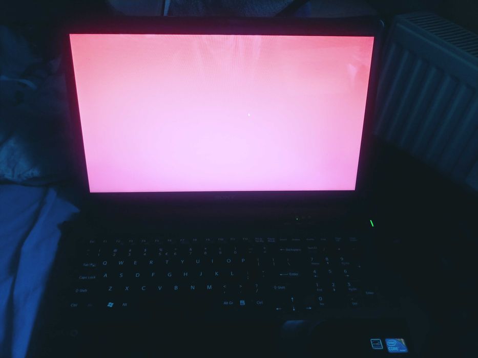 Laptop sony vaio 9111m  VPCEC3M1E 320hdd, 4gb ram / i5-2,53ghz