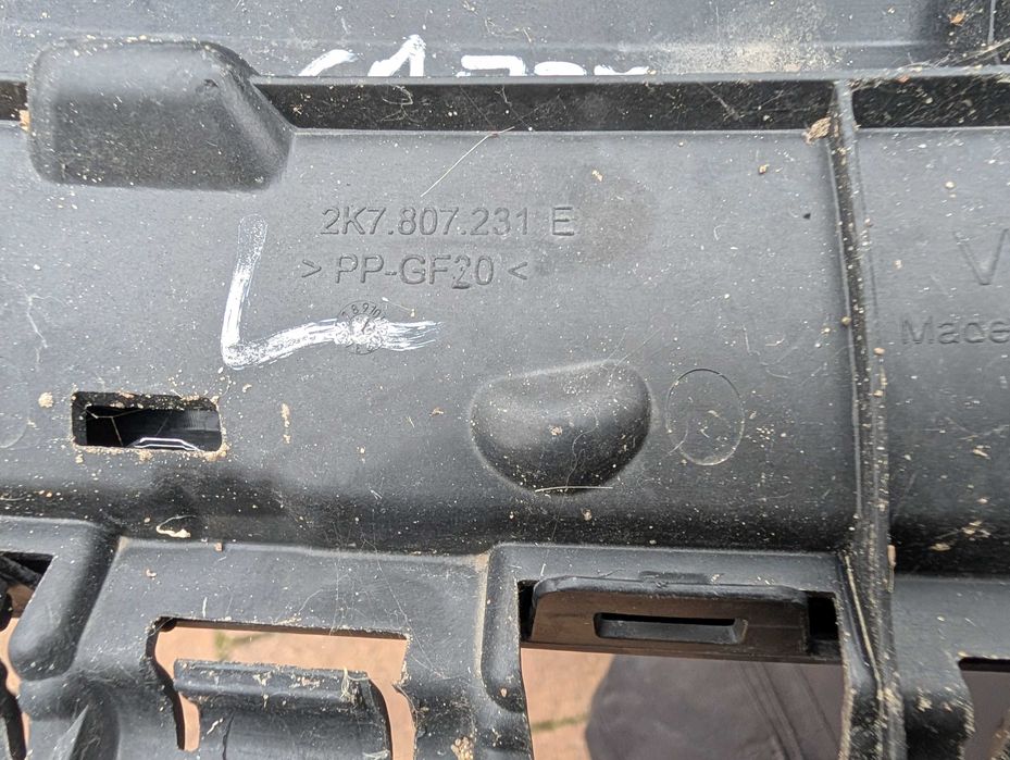 vw caddy 2k7 lift 21- osobowy grill oryginał Ładny Stan