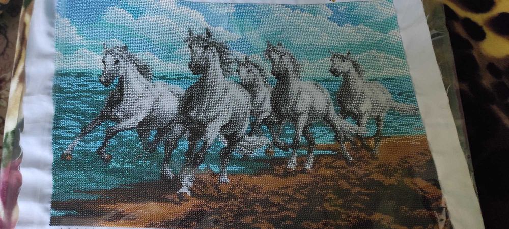 Картини та ікони вишиті бісером