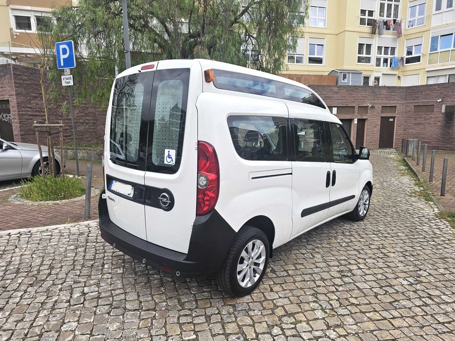 COMBO 1.6 D Com Rampa Para Cadeira Rodas / Mobilidade Reduzida