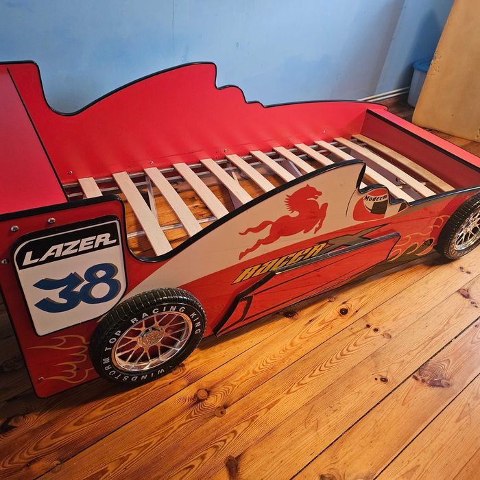 Łóżko w kształcie auta