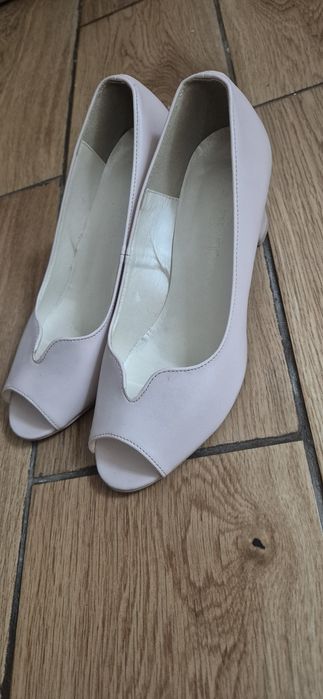 Buty na obcasie róż