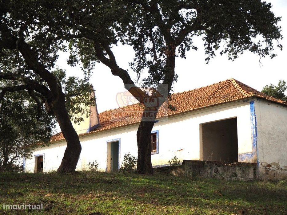PROJECTO APROVADO para HOTEL RURAL - Terreno com 12 hectares e ruín...