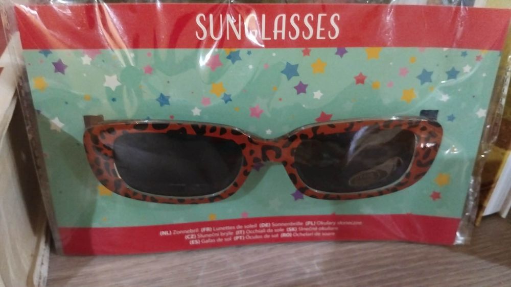 Okulary przeciwsłoneczne w panterkę