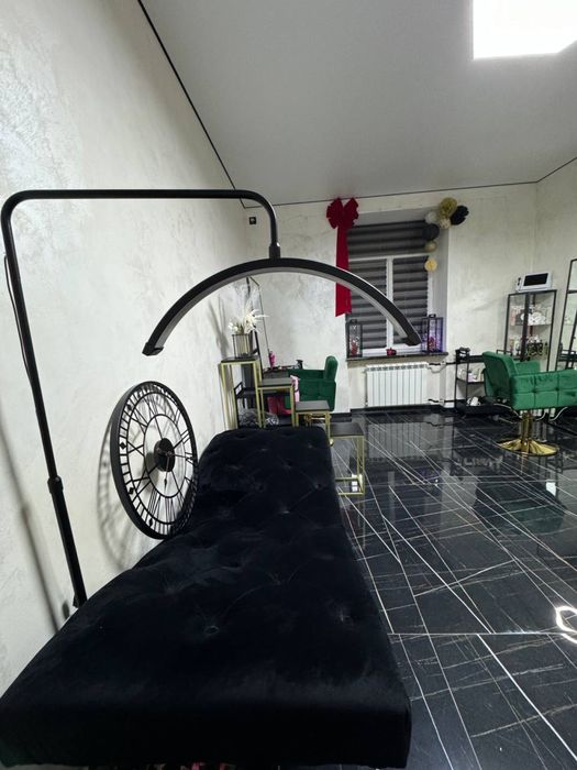 Комплект меблів для салону краси під ключ: манікюр, педікюр, перукарня