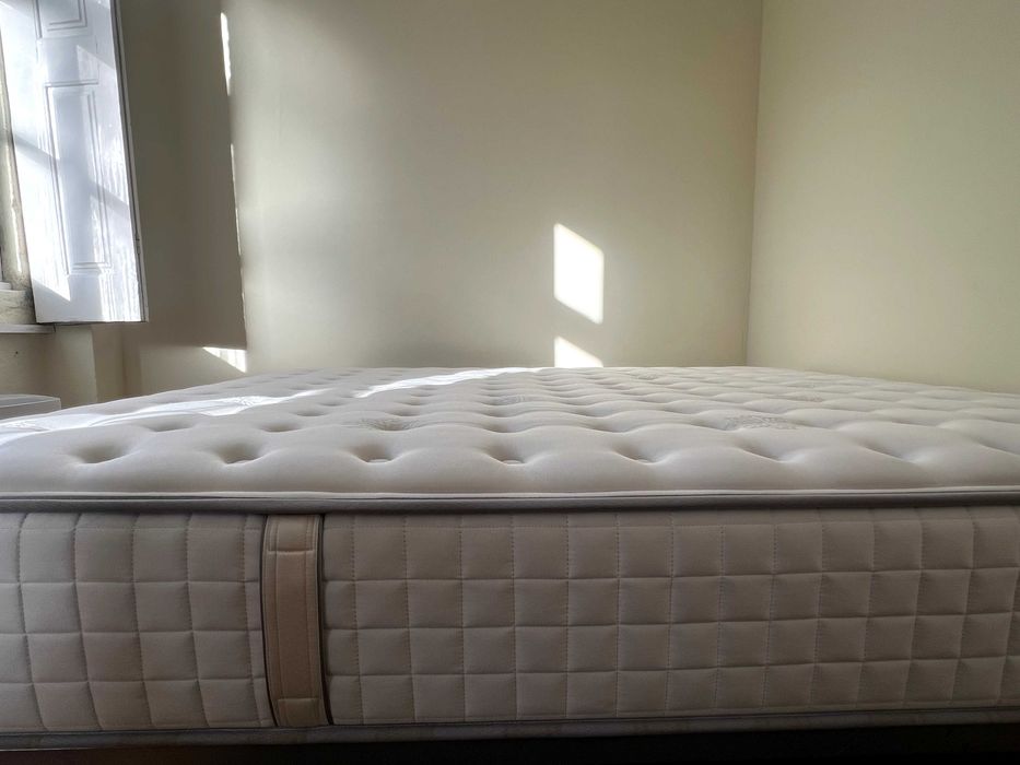 Colchão Queen Size Infinity Pocket em ótimo estado