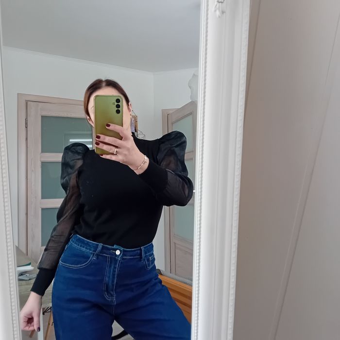 Dzianinowy półgolf z bufkami rękawy z tiulu M