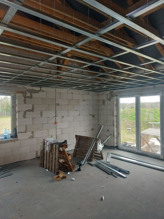 Sufity podwieszane szpahlowanie