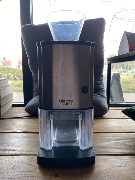 Kruszarka do lodu elektryczna 15 kg/h – 4 ICE + / Bartscher
