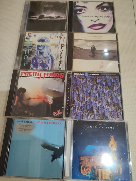 CD диски разных жанров.