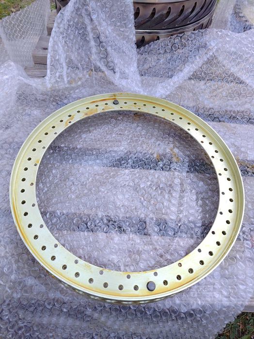 [3] Element silnika turbinowego K-15 (PZL I-22 Iryda)