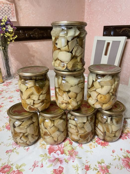 Продаються карпатські білі мариновані гриби