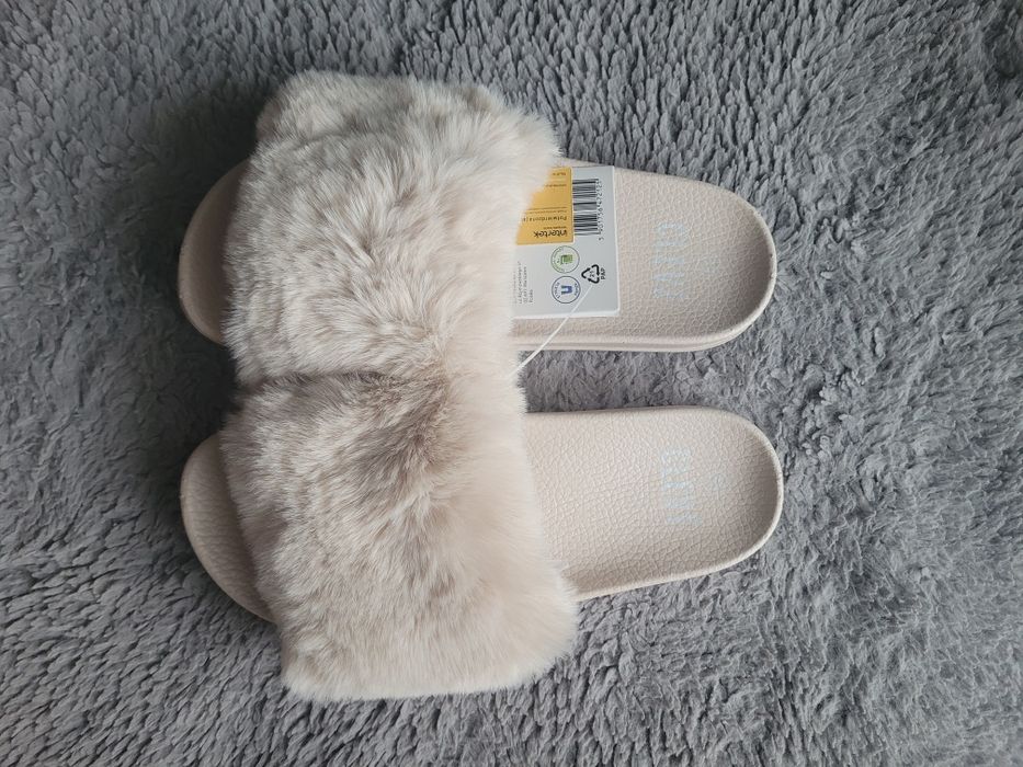 Kapcie damskie z futerkiem r.39