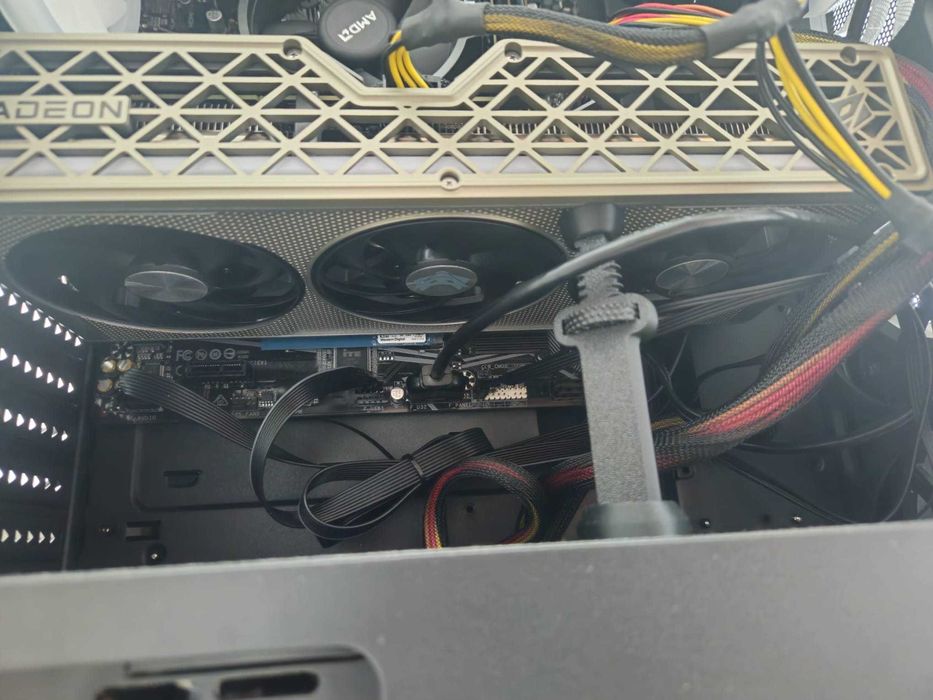 PC Gaming, RX 9060 XT 16 GB