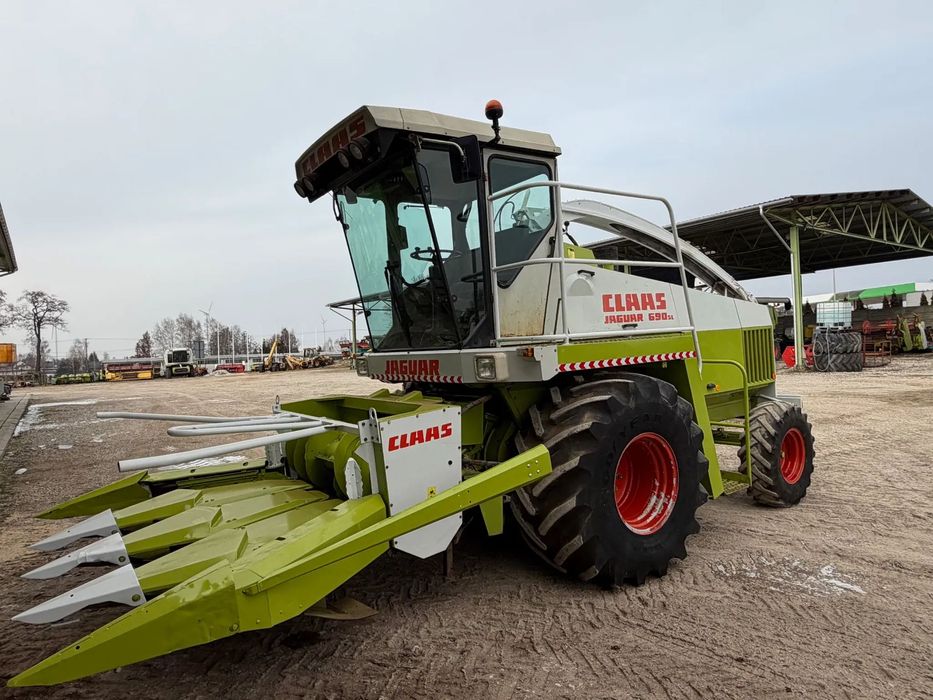 Claas Jaguar 690 SL  sieczkarnia do kukurydzy CLAAS JAGUAR 690 SL z hederem 4 rzędy